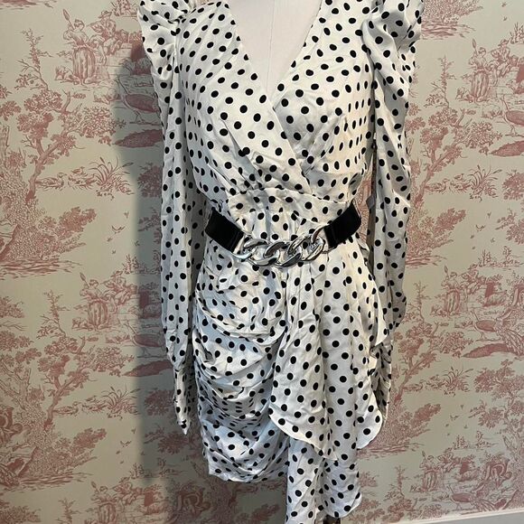 NWT Rosevelvet white polka dot ruffle sleeve mini dress. Size large - Picture 1 of 7